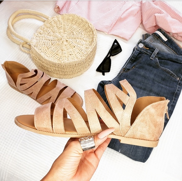 🆕️//The Hannah// warm taupe sandal - Picture 2 of 3